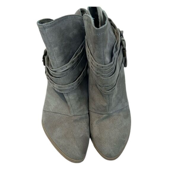 NWT Qupid sz7 tan faux suede ankle boots w/4” heel zipper straps tassel buckle - Picture 1 of 11